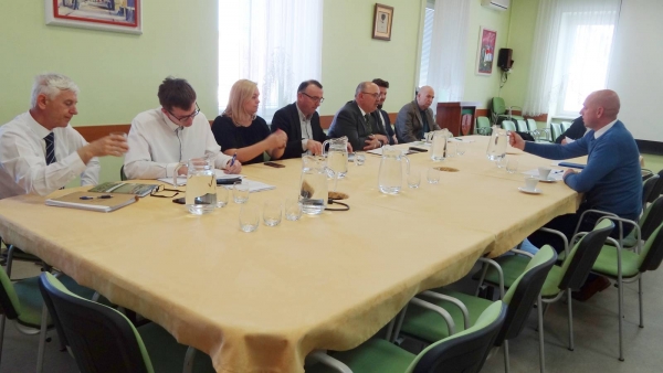 Minister  za okolje in prostor Simon Zajc obiskal občino Lenart  in si ogledal pogorišče centra za ravnanje odpadkov Salomon d.o.o.