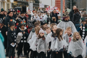 LENAR&Scaron;KI FA&Scaron;ANK -  več kot 1400 ma&scaron;kar v pustni povorki