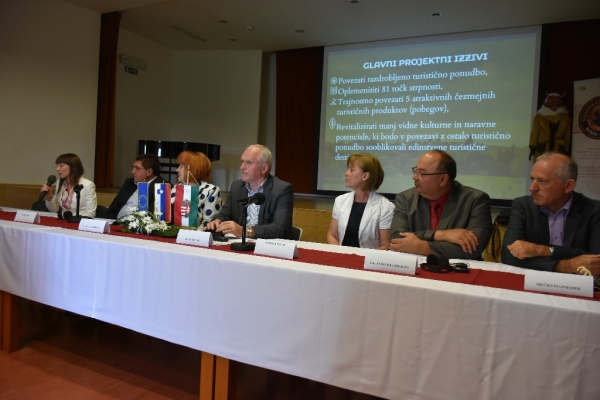 SIMPOZIJ STRPNOSTI V OKVIRU PROJEKTA ESCAPE