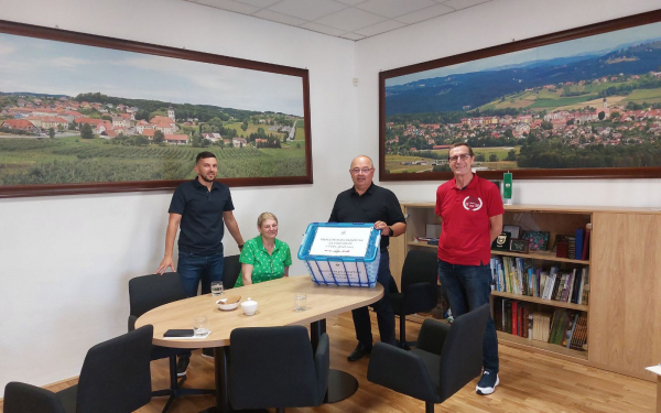 V skrinjici LEN-ART se je za pomoč prizadetim v poplavah nabralo 1.509,40 evra