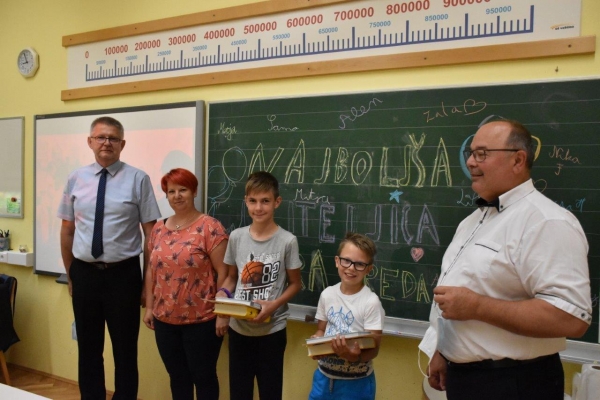 Župan mag. Janez Kramberger podelil priznanja uspešnim učencem in njihovim mentorjem