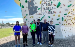 Lenar&scaron;ka plezalna stena zasnovana tako, da se na njej lahko po&scaron;teno natrenira&scaron;