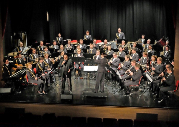 BOŽIČNI KONCERT ORKESTRA SLOVENSKE VOJSKE Z OTOM PESTNERJEM