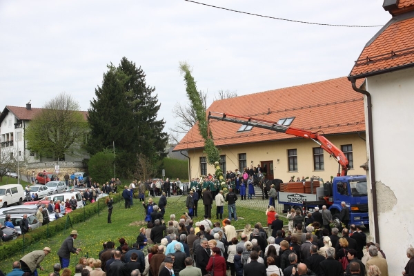 POSTAVITEV PRESMECA V  SP. VOLIČINI NA CVETNO NEDELJO