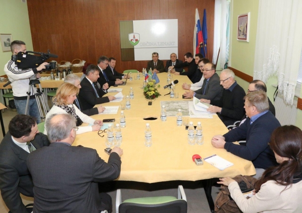 DELOVNI OBISK MINISTRA ZA INFRASTRUKTURO DR. PETRA GAŠPERIČA V LENARTU IN SREČANJE V DOMU KULTURE LENART