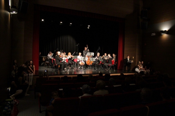 Nastop salonskega orkestra učencev in učiteljev