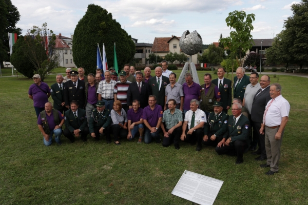 V LENARTU ODKRITJE POMNIKA BRANITELJEM  SLOVENIJE V OSAMOSVOJITVENI VOJNI IN OB 50. OBLETNICI  TERITORIALNE  OBRAMBE  SLOVENIJE